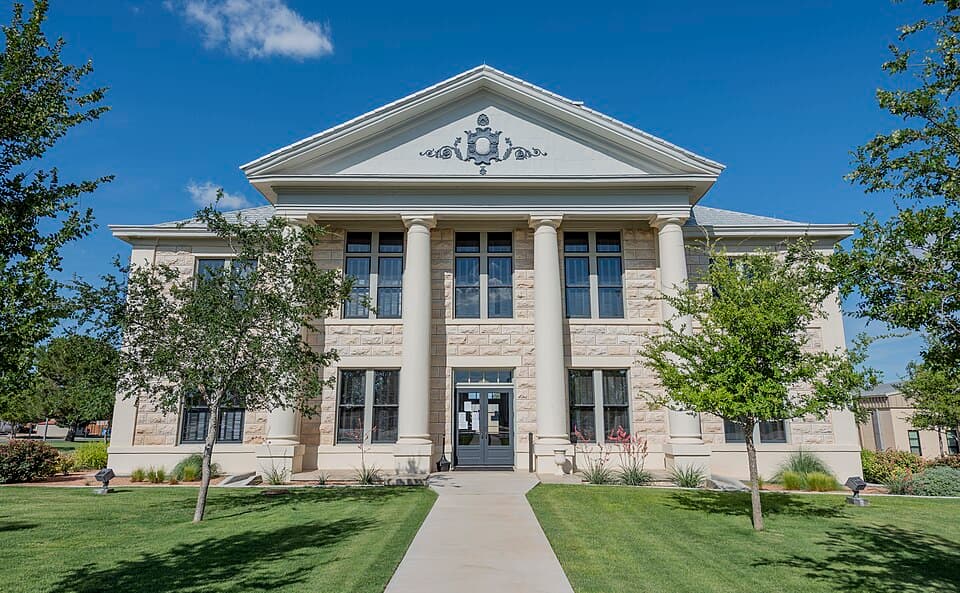 Image of the Glasscock County courthouse in Garden City, Texas. Taken in May 2020.
